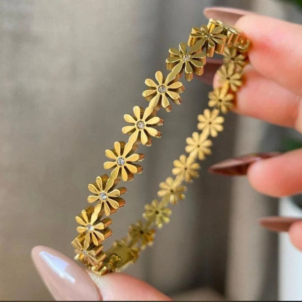 Daisy Chain Floral Bangle - Anti-Tarnish Gold Plated Bracelet