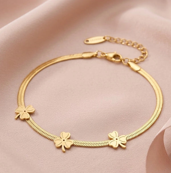 Secure Lobster Clasp and Extender Chain of Clover Herringbone Bracelet