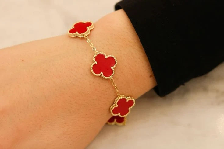 Red Clover Motif Bracelet - Anti-Tarnish Gold Plated