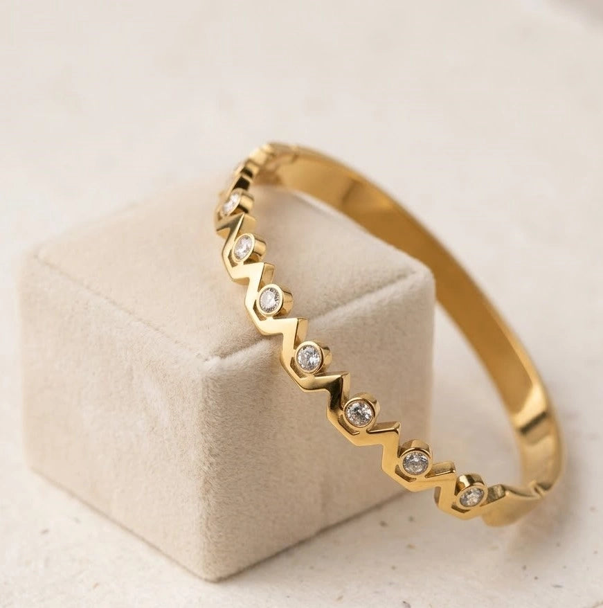 Zigzag Pattern Anti Tarnish Gold Plated Bracelet with Zirconia Stones