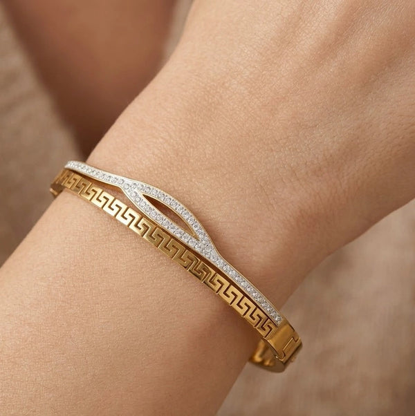 Anti-Tarnish Gold-Plated Zircon Bangle Worn on Wrist