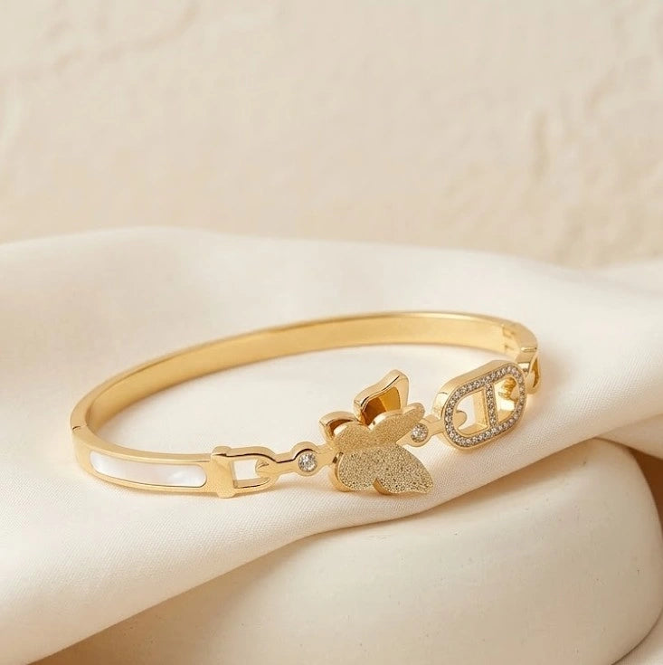 Elegant Butterfly Charm Anti-Tarnish Gold-Plated Bracelet for Women