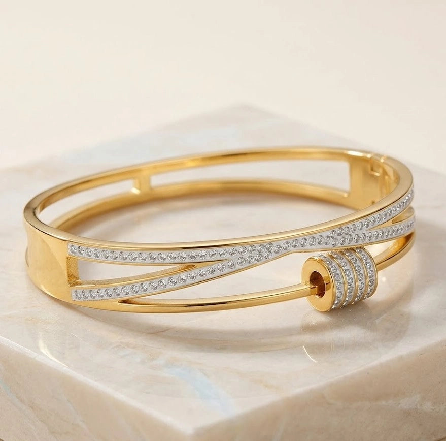 Korean Design Anti-Tarnish Gold-Plated Bracelet with Rolling Charm