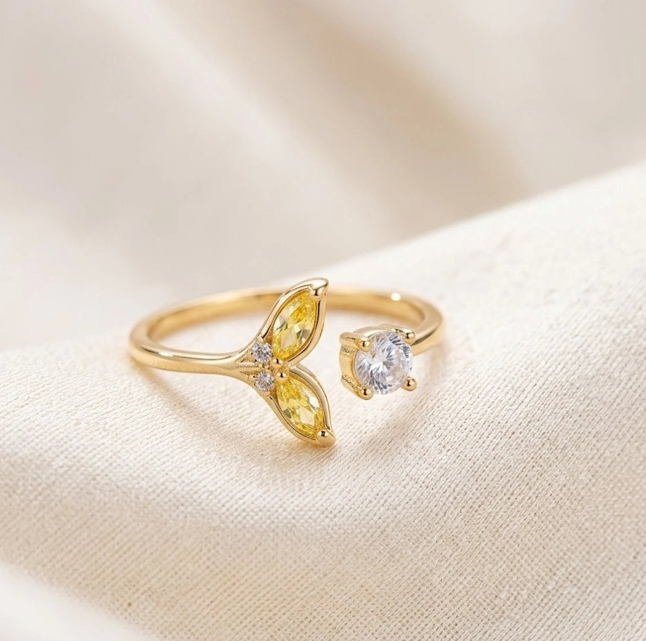Minimalist Floral Crystal Adjustable Ring - Anti-Tarnish Gold Plated