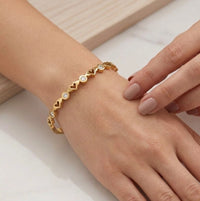 Sparkling Heart & Crystal Anti-Tarnish Bracelet - Gold-Plated