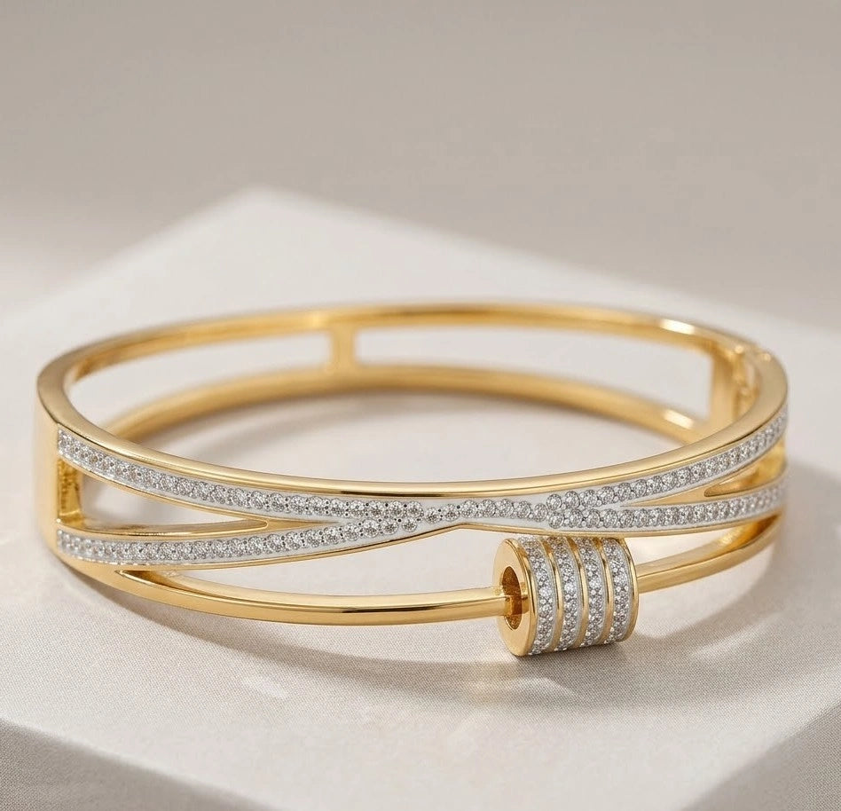 Korean Design Anti-Tarnish Gold-Plated Bracelet with Rolling Charm