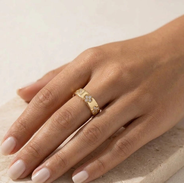 Floral Clover Adjustable Fashion Ring - Elegant Cubic Zirconia Gold Tone Band