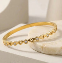 Sparkling Heart & Crystal Anti-Tarnish Bracelet - Gold-Plated