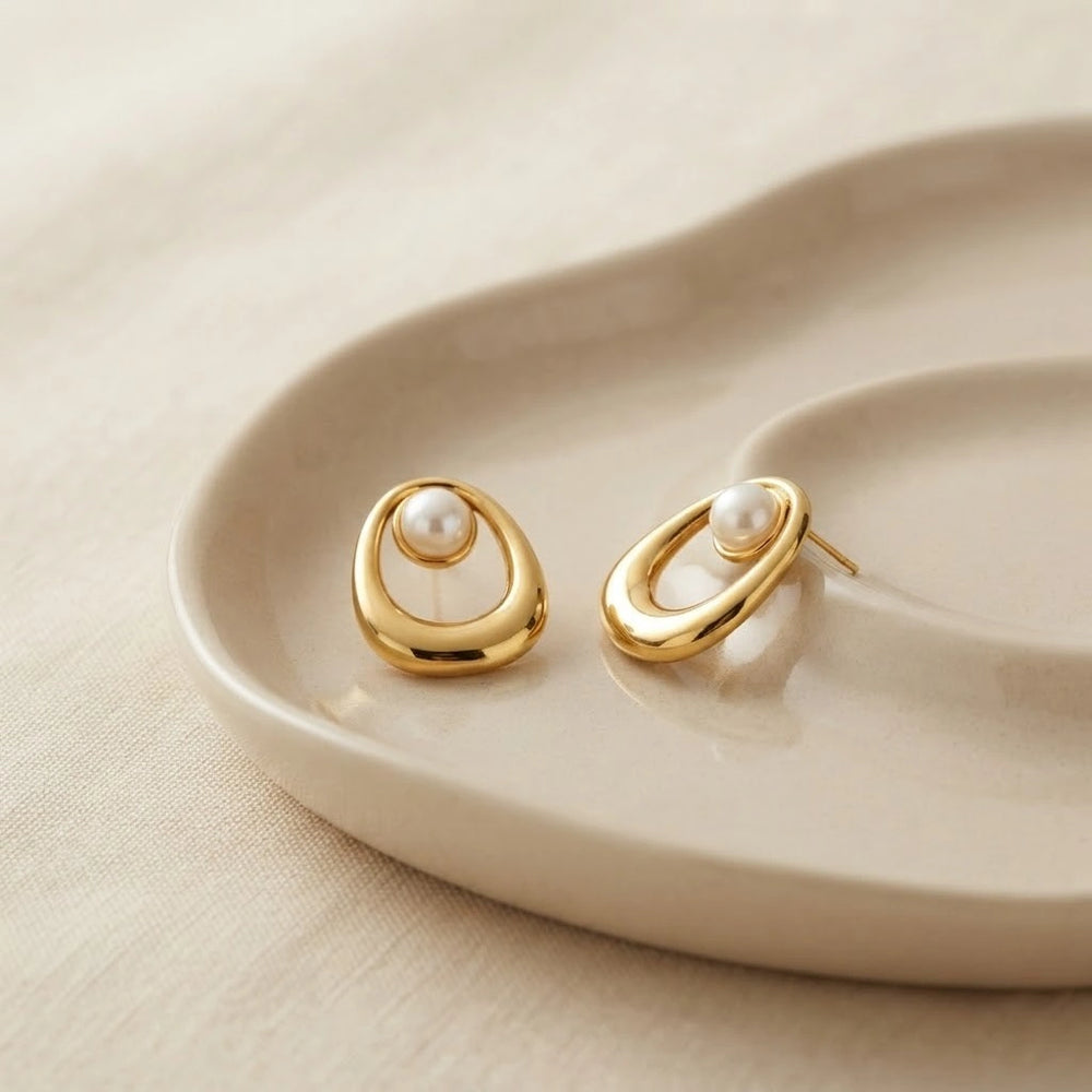 Oval Pearl Stud Earrings - Anti-Tarnish Gold Plated