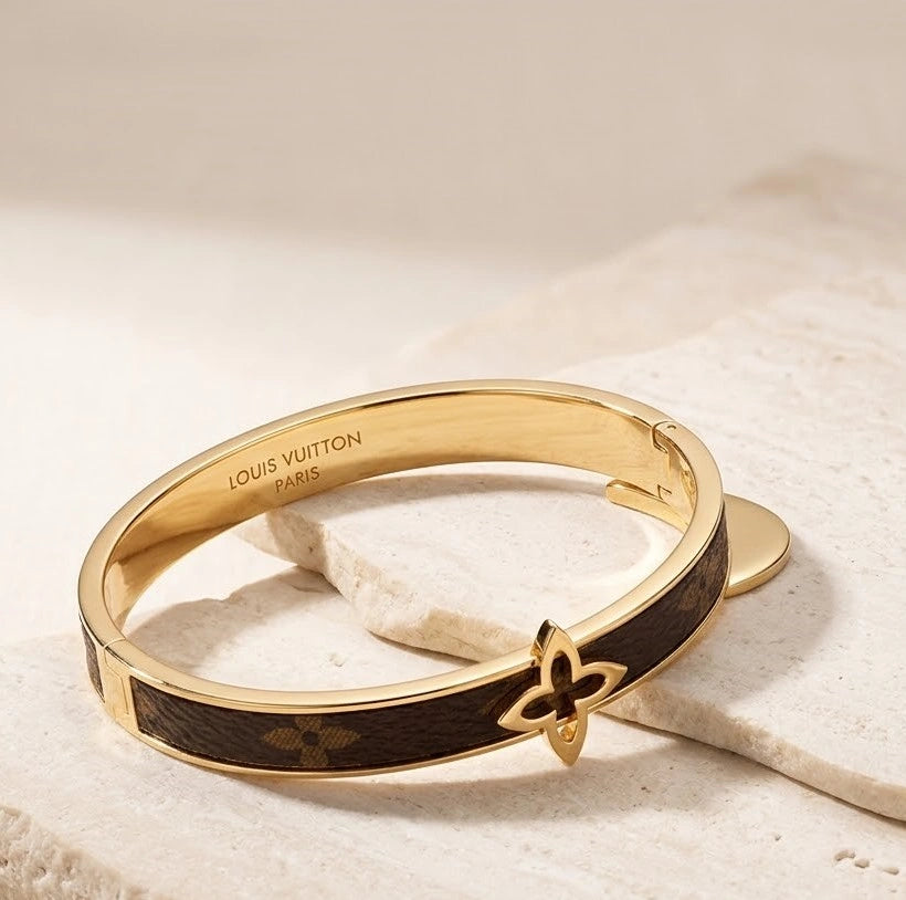 Clover Motif Brown Textured Bangle - Anti-Tarnish Gold Plated Bracelet