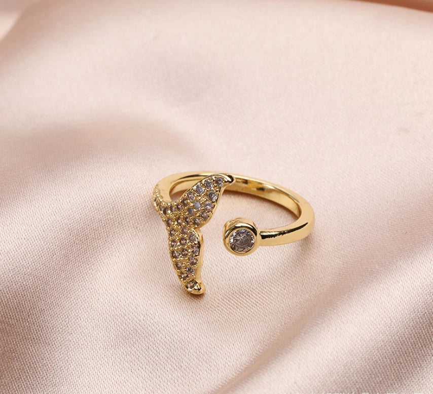 Sparkling Whale Tail Adjustable Fashion Ring - High Quality Gold Tone