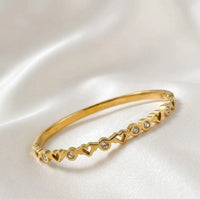 Sparkling Heart & Crystal Anti-Tarnish Bracelet - Gold-Plated