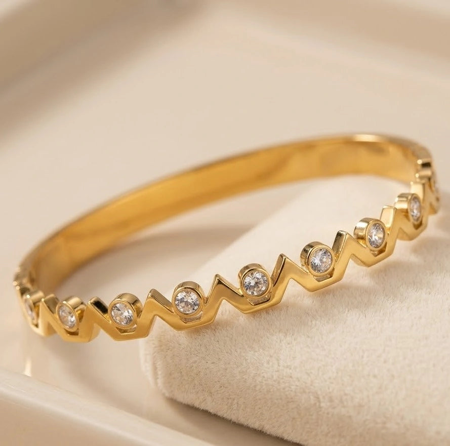 Zigzag Pattern Anti Tarnish Gold Plated Bracelet with Zirconia Stones