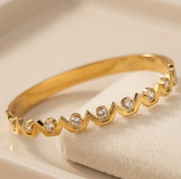 Zigzag Pattern Anti Tarnish Gold Plated Bracelet with Zirconia Stones