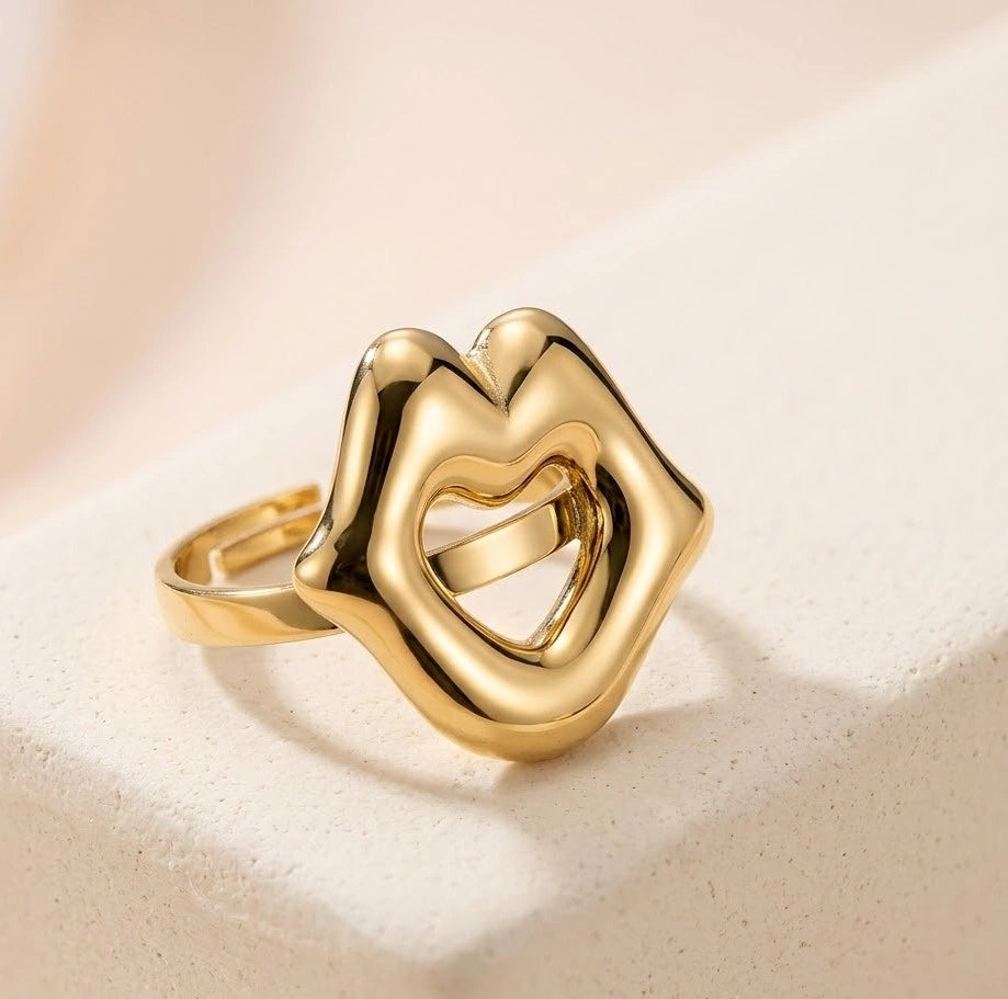 Hollow Lips Statement Ring | Anti-Tarnish Adjustable Band