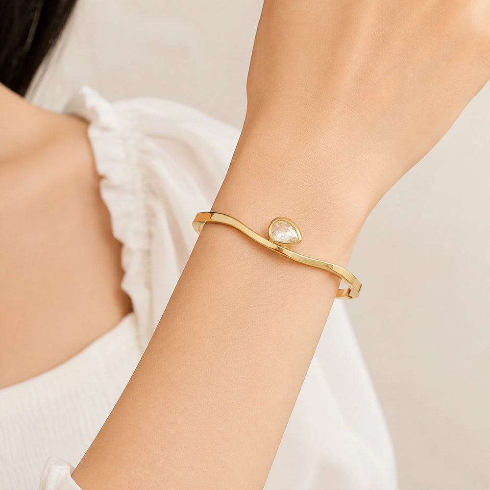 Teardrop Crystal Wavy Bangle | Anti-Tarnish Gold-Plated Minimalist Bracelet