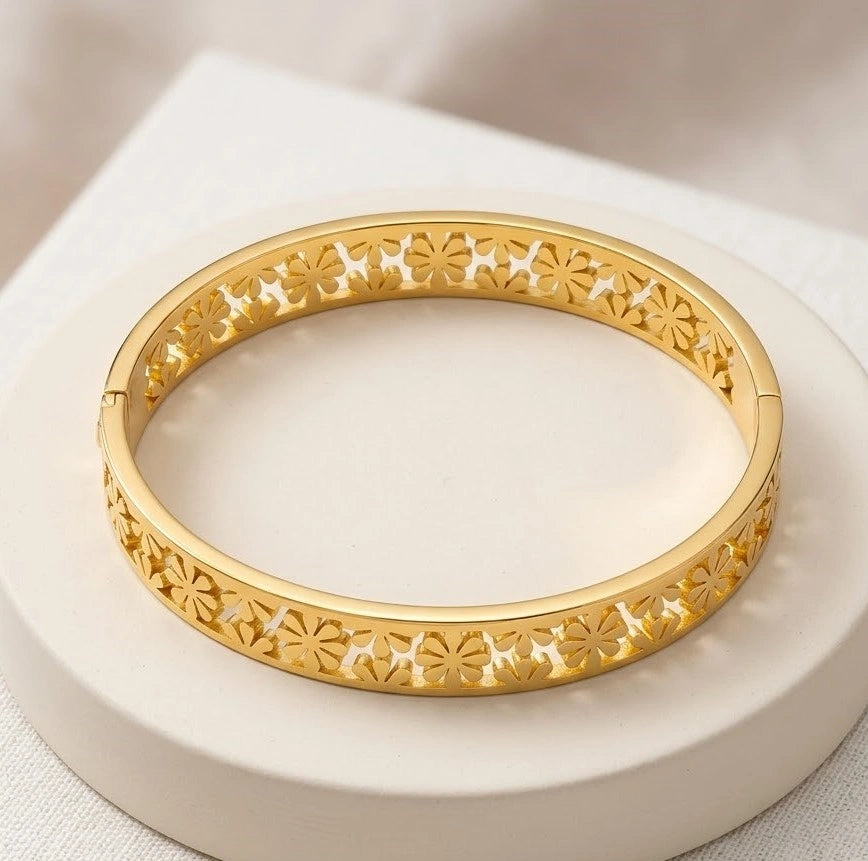 Floral Cutout Anti-Tarnish Gold Plated Bracelet ( baby size )