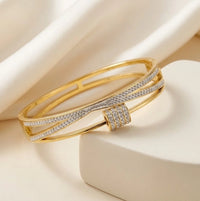 Korean Design Anti-Tarnish Gold-Plated Bracelet with Rolling Charm