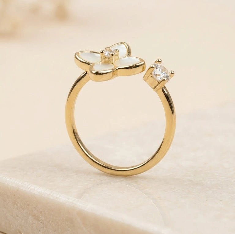 White Clover Floral Fashion Ring - High Quality