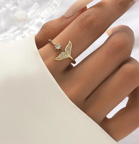 Sparkling Whale Tail Adjustable Fashion Ring - High Quality Gold Tone