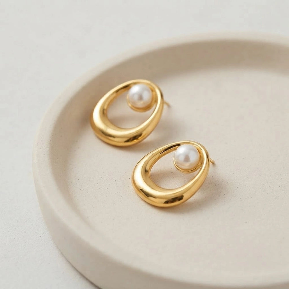 Oval Pearl Stud Earrings - Anti-Tarnish Gold Plated