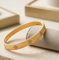 Textured Clover Motif Anti-Tarnish Bracelet - Premium Fashion Jewelry