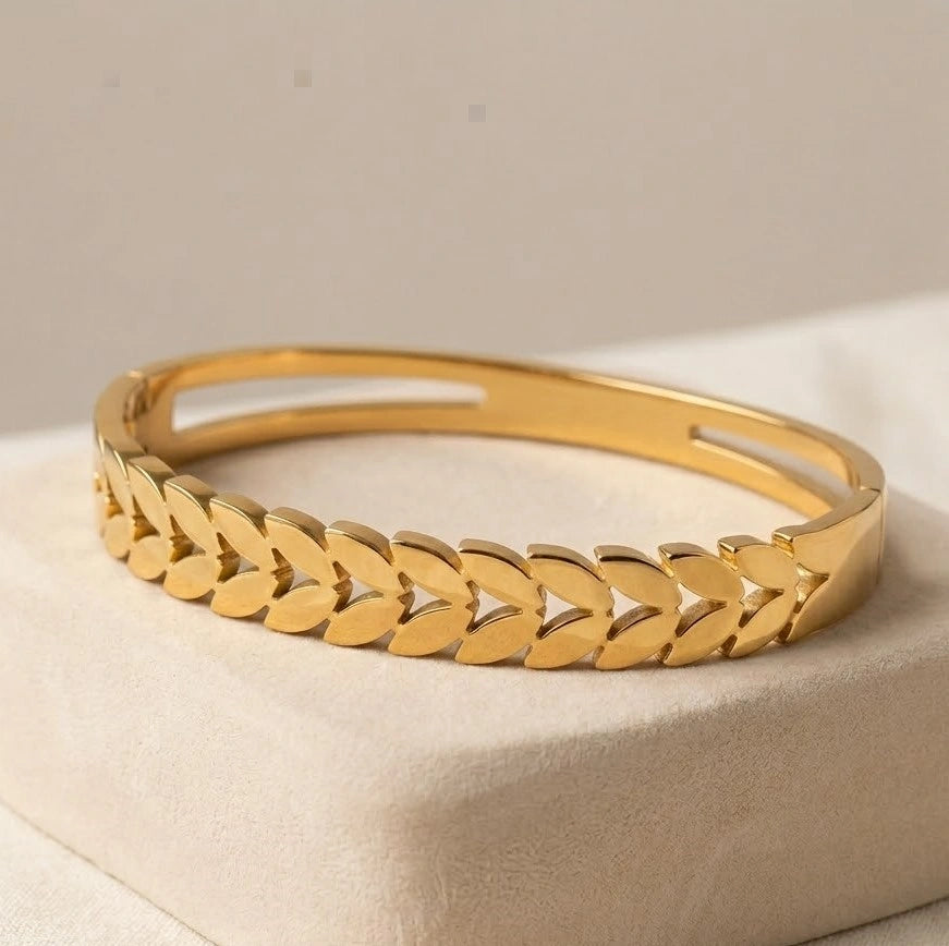 Leaf Pattern Anti-Tarnish Gold Plated Bracelet for Women