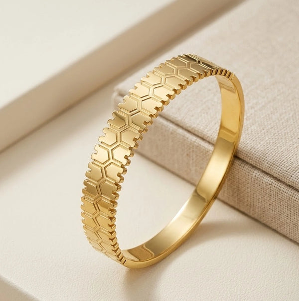 Modern daily wear geometric jewelry styling