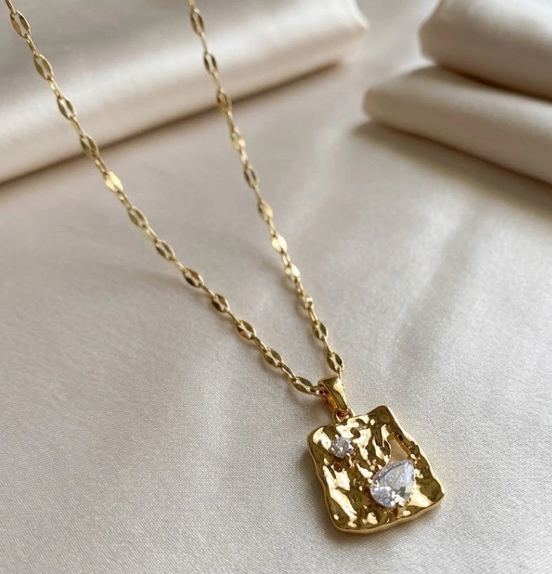 Vintage Textured Pearl Pendant Necklace | Anti-Tarnish