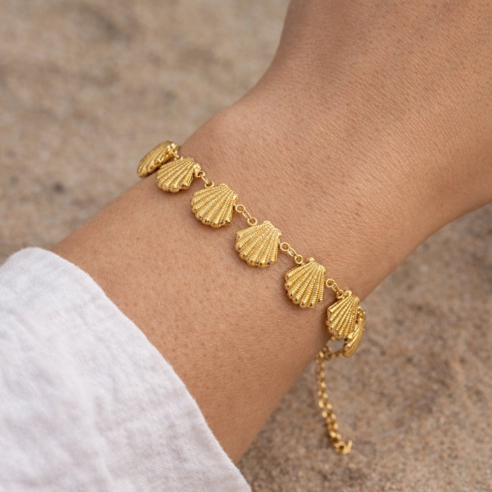 Anti-Tarnish Gold-Plated Seashell Bracelet | Waterproof & Hypoallergenic