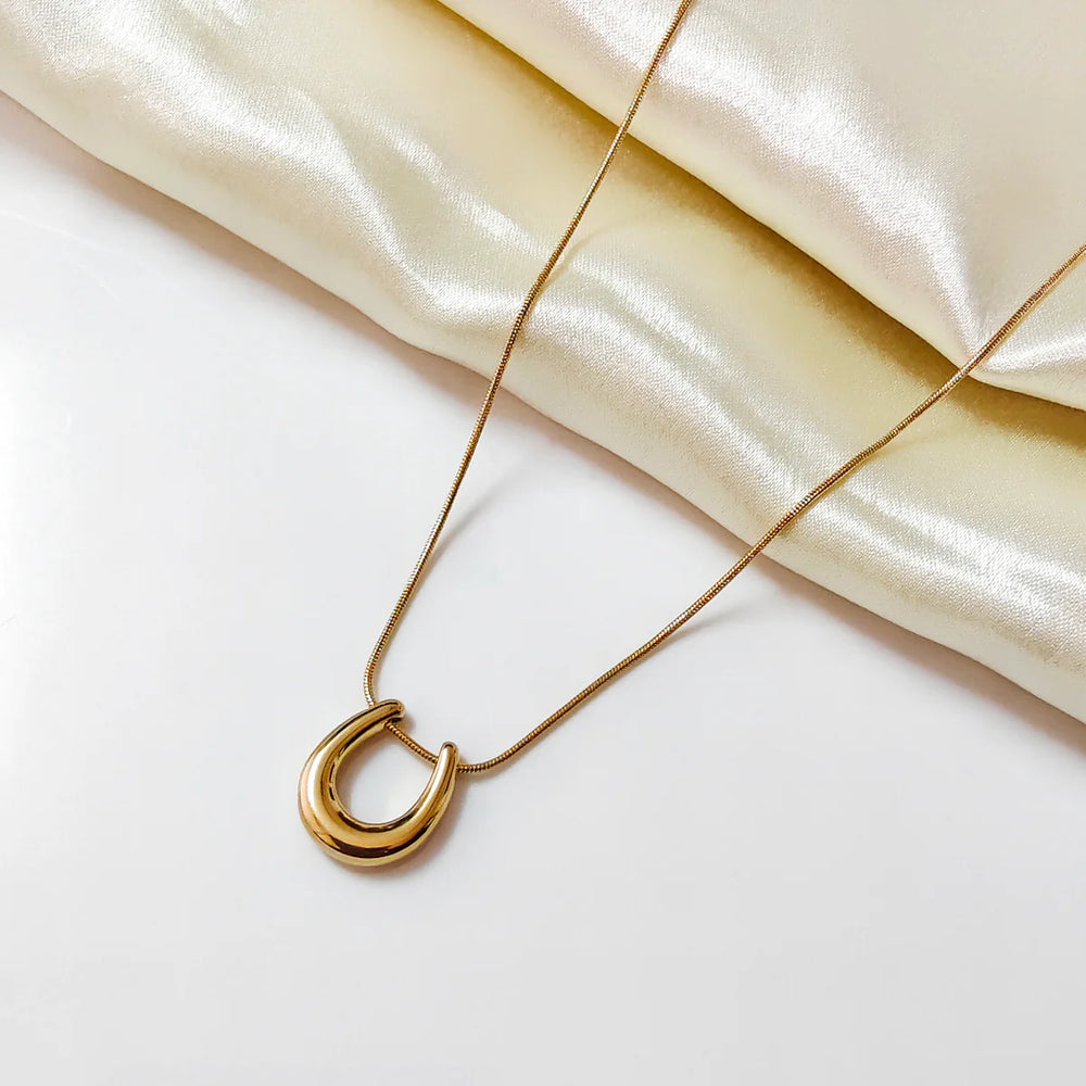 Minimalist U-Shape Horseshoe Pendant Necklace - Anti-Tarnish Gold Plated