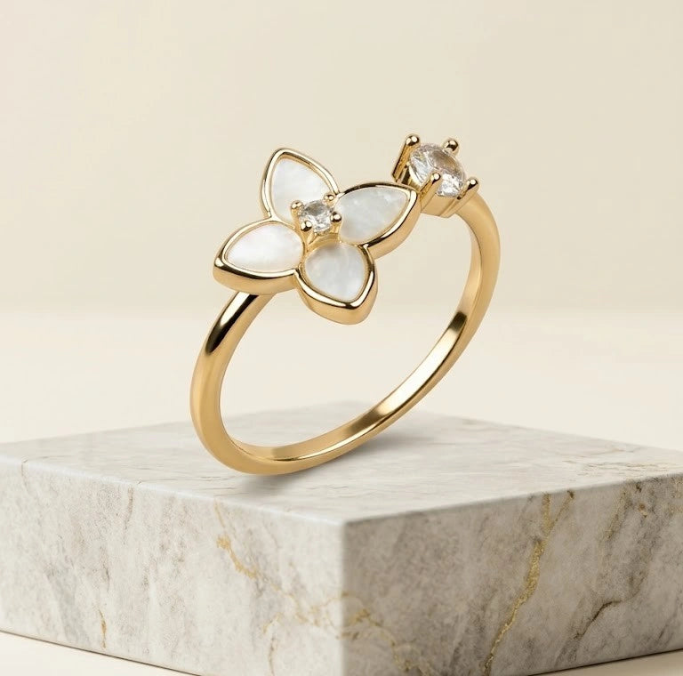 White Clover Floral Fashion Ring - High Quality