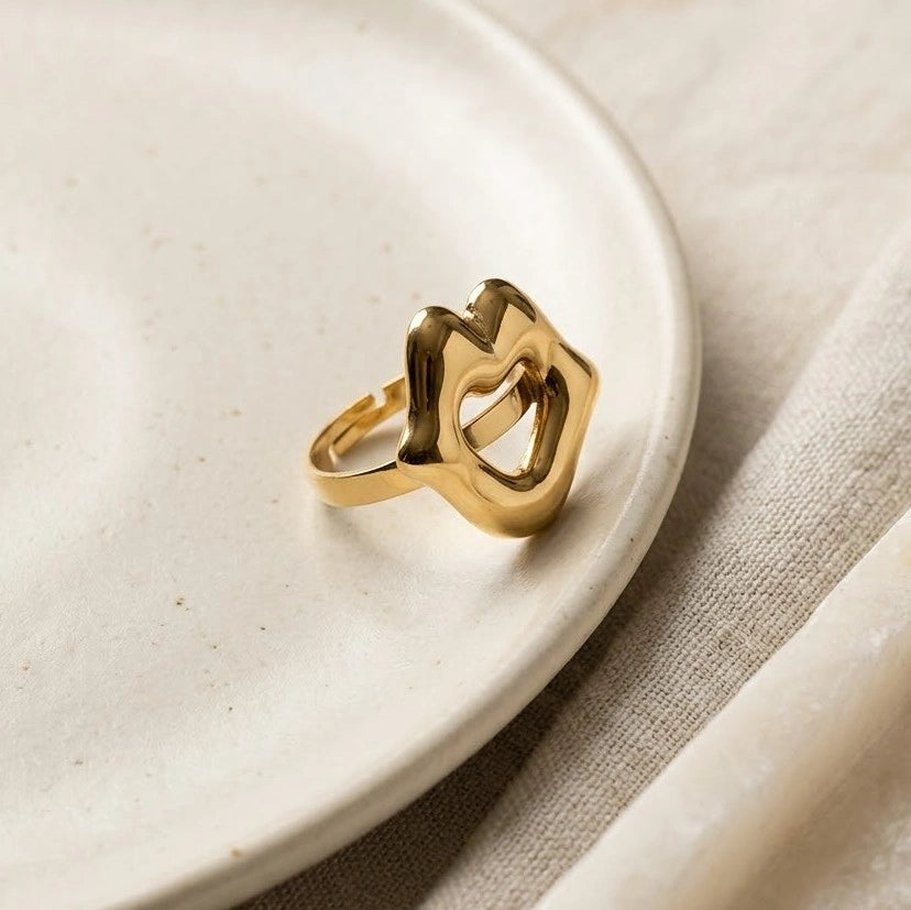 Hollow Lips Statement Ring | Anti-Tarnish Adjustable Band