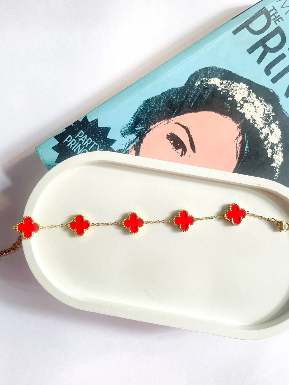 Red Clover Motif Bracelet - Anti-Tarnish Gold Plated