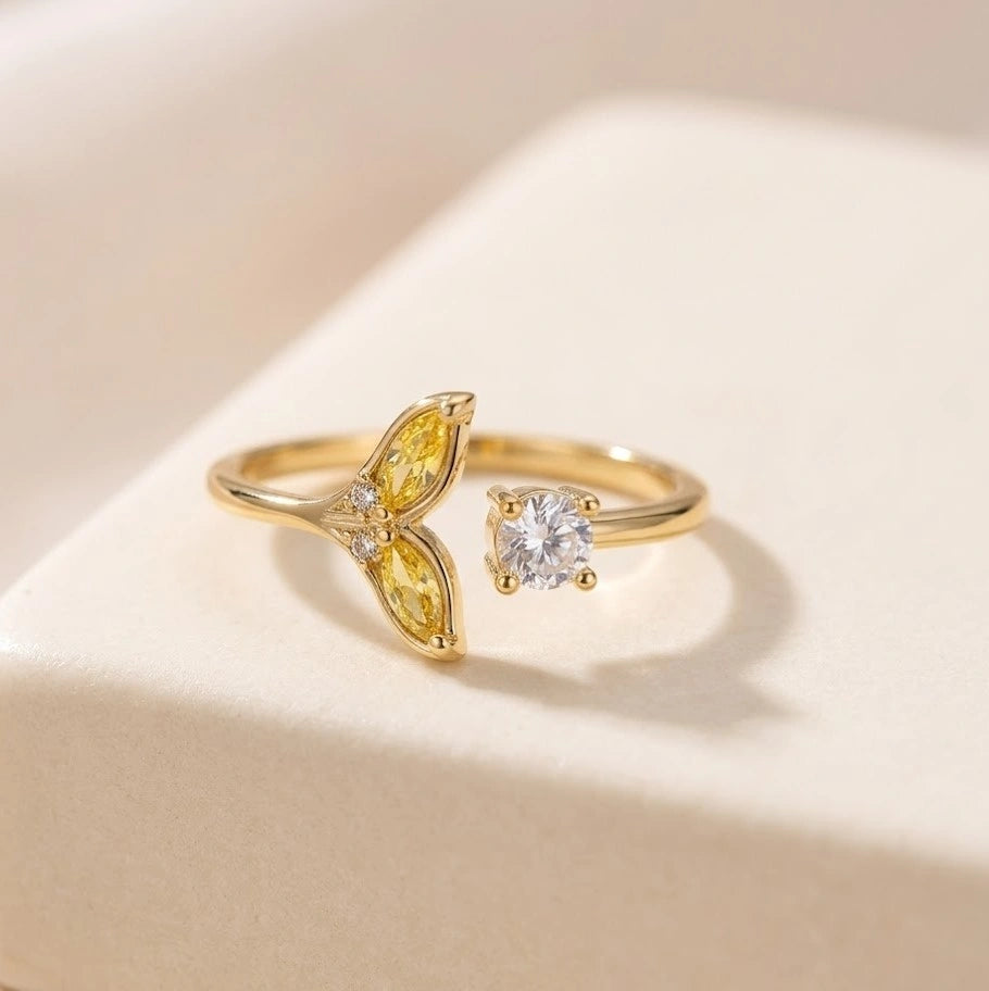 Minimalist Floral Crystal Adjustable Ring - Anti-Tarnish Gold Plated