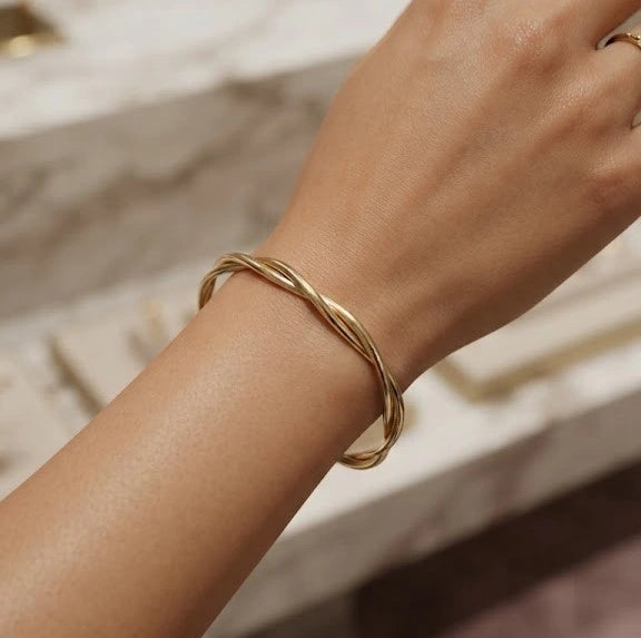 Twisted Minimalist Cuff Bracelet - Anti-Tarnish Gold-Plated