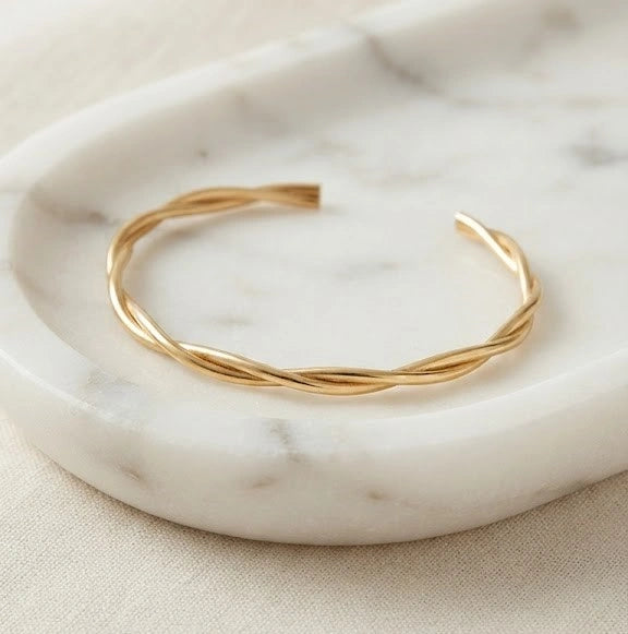 Twisted Minimalist Cuff Bracelet - Anti-Tarnish Gold-Plated