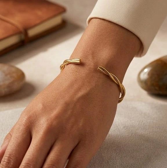 Twisted Minimalist Cuff Bracelet - Anti-Tarnish Gold-Plated