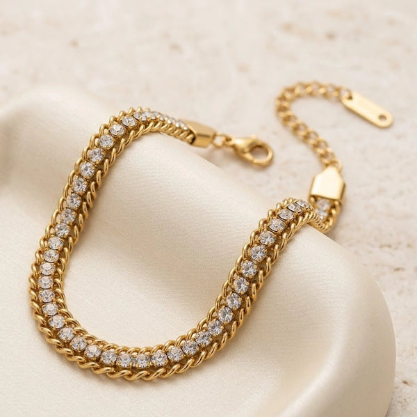 Woman wearing elegant anti tarnish chain bracelet on wrist