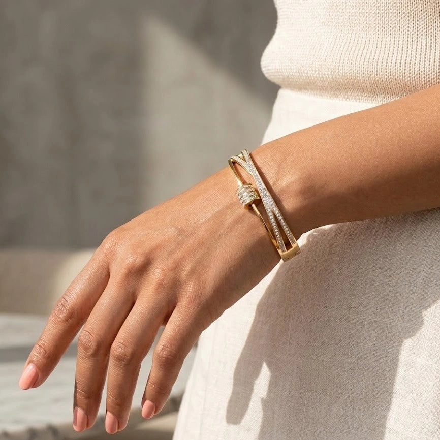 Korean Design Anti-Tarnish Gold-Plated Bracelet with Rolling Charm