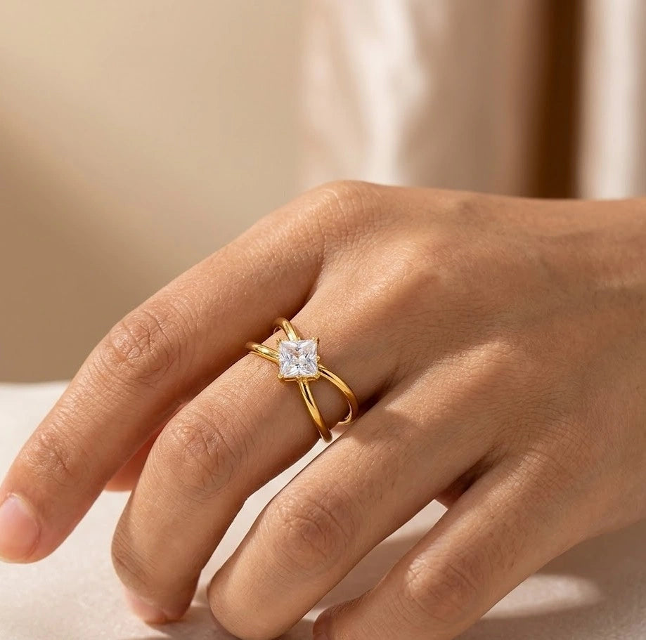 Criss Cross Square Stone Ring - Anti-Tarnish Gold Plated